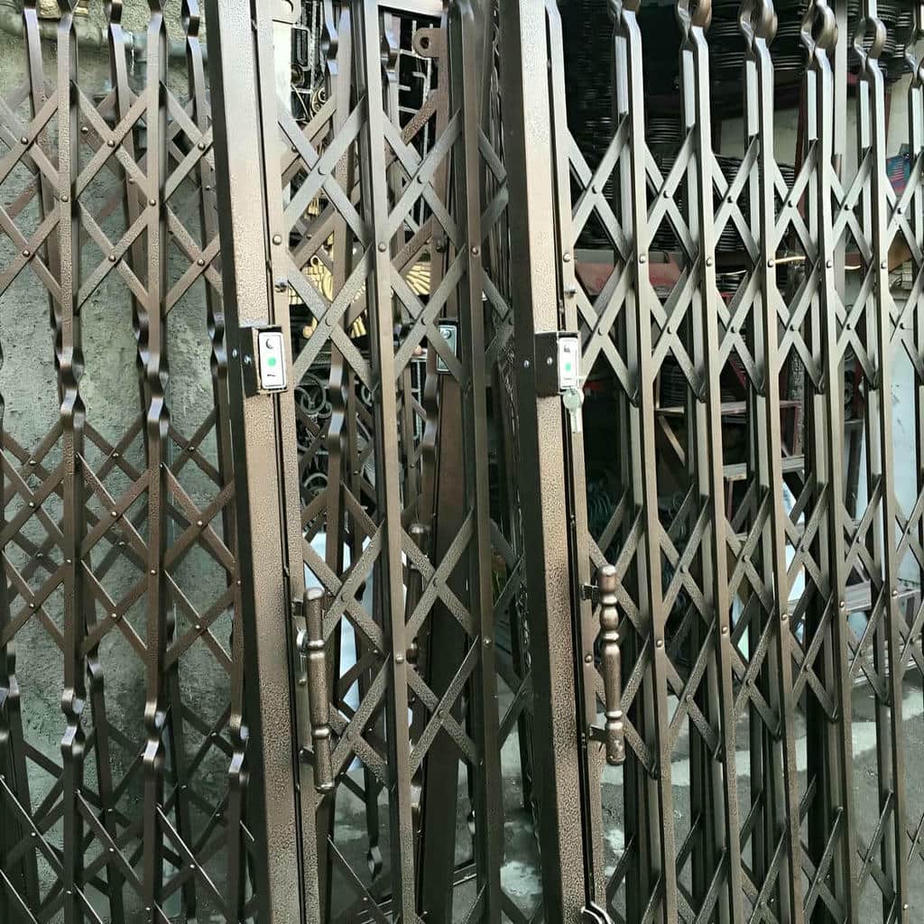 خدمات حفاظ پشت درب آپارتمان ریلی برای نصب و نگهداری