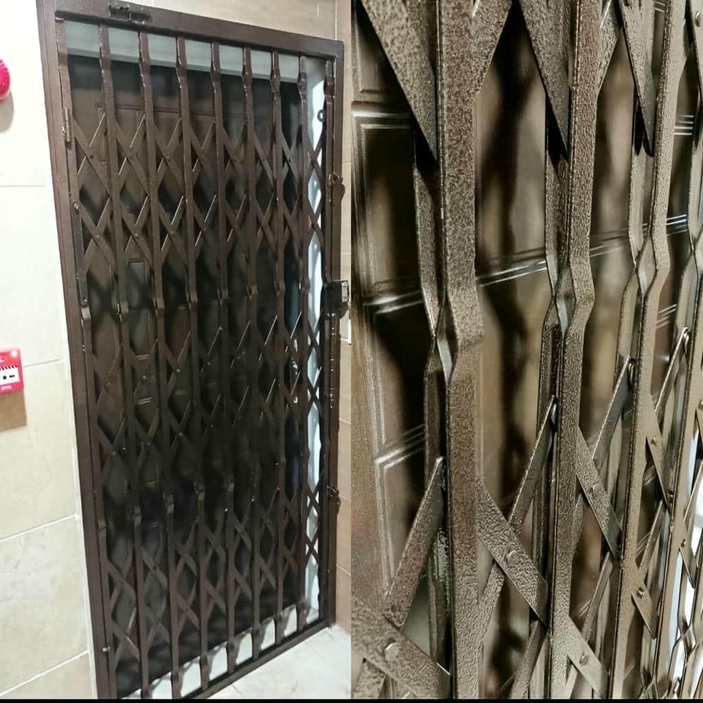 خدمات درب آکاردئونی تسمه پهن آهنی برای نصب و نگهداری