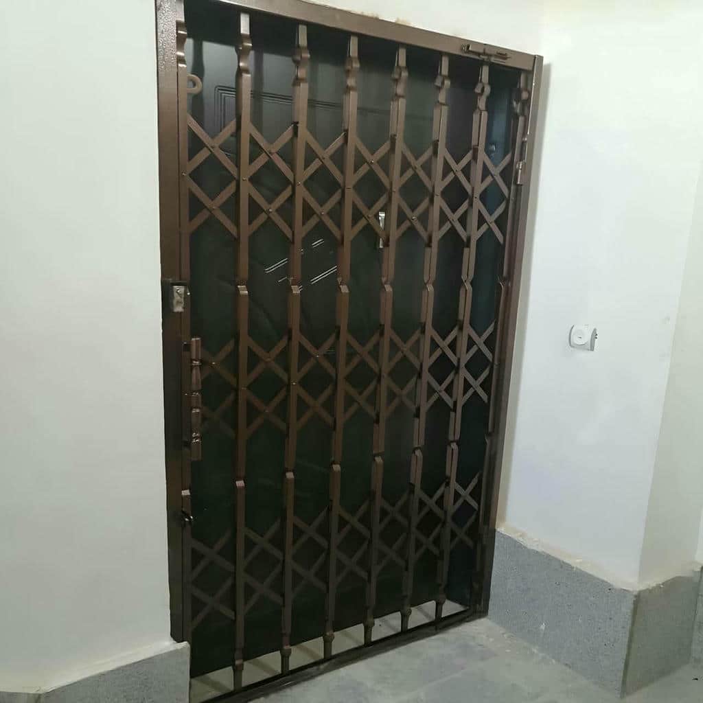 فروش حفاظ آکاردئونی ورودی مجتمع با طراحی جمع‌شونده