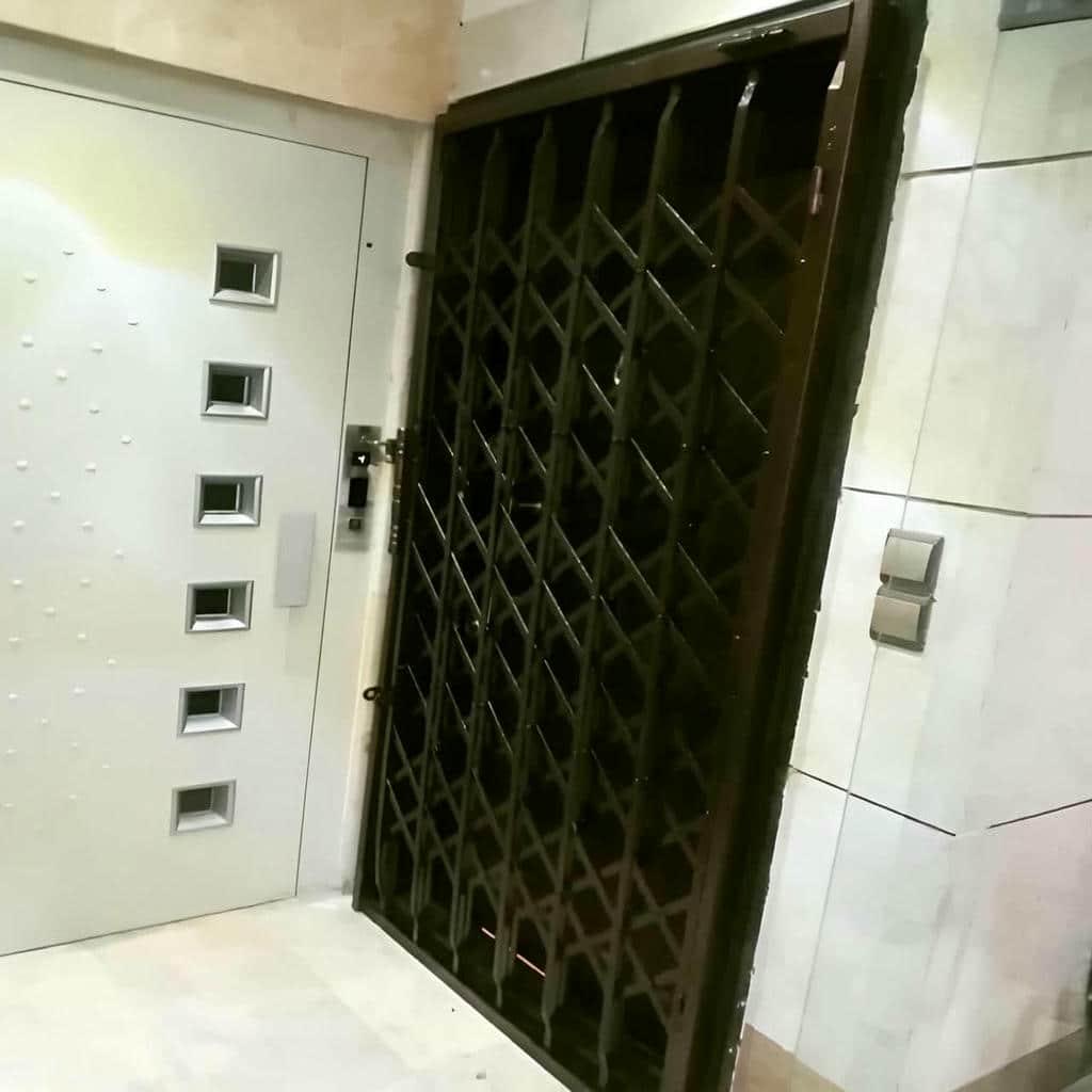 خدمات حفاظ آکاردئونی درب واحد مسکونی برای نصب و نگهداری