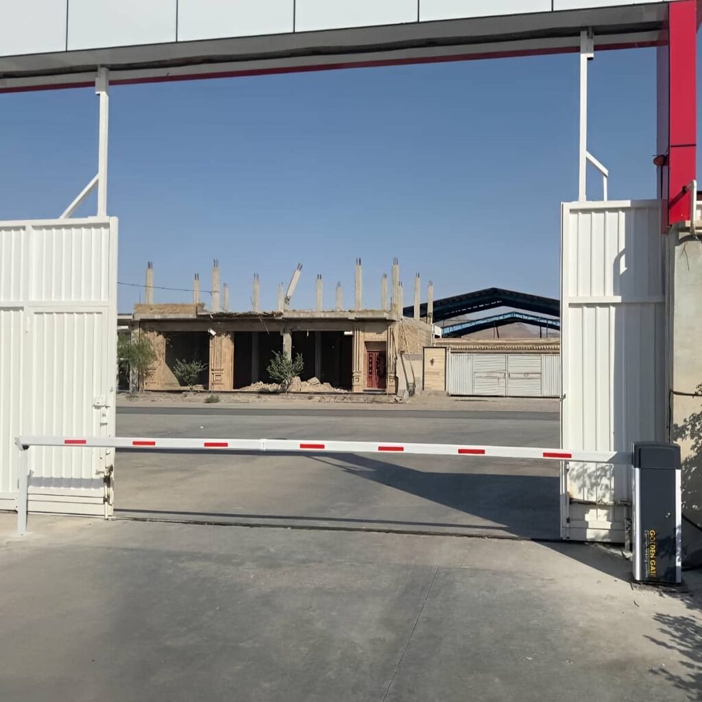 نصب راهبند ورودی صنعتی کامیون رو برای کنترل عبور خودروهای سنگین