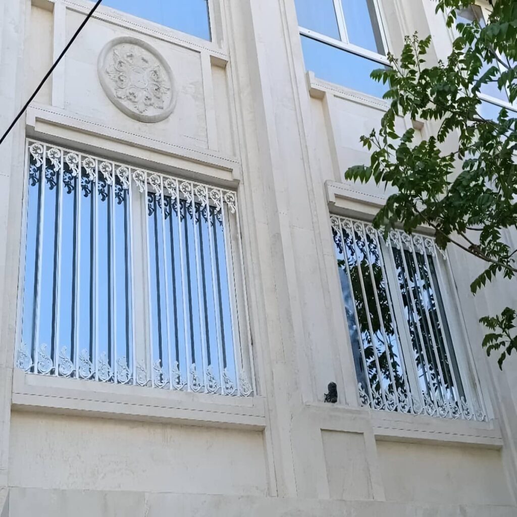 ساخت حفاظ پنجره ویلایی نمای باغ با جوشکاری تمیز