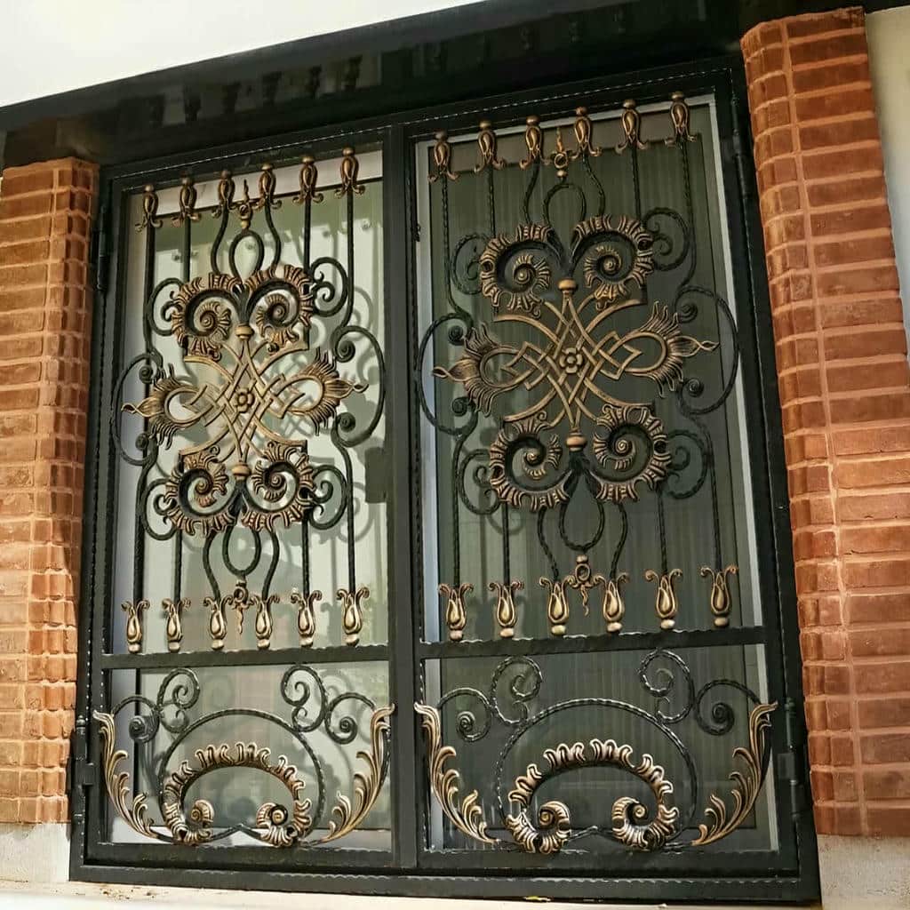 حفاظ پنجره مدرن شبکه هندسی با الگوی منظم برای نمای ساختمان