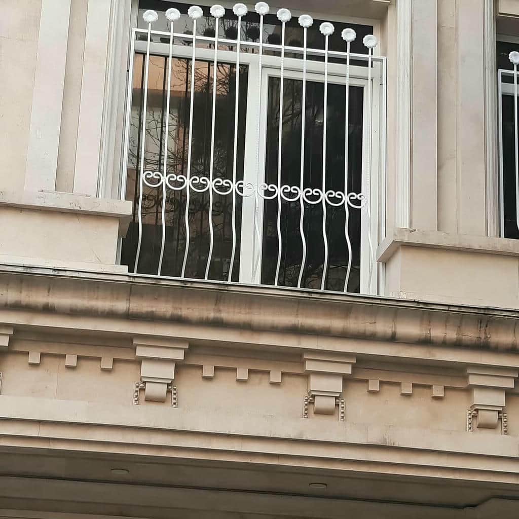 خرید حفاظ پنجره ویلایی نمای باغ با نصب استاندارد