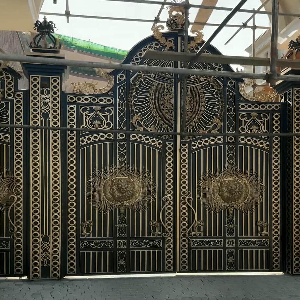 فروش درب فلزی طرح چوب ورودی قاب‌دار و مینیمال