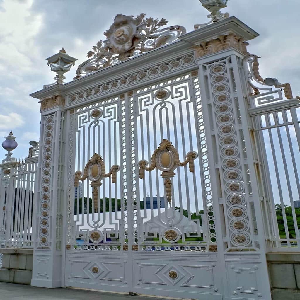 نصب درب ویلایی برش لیزری طرح هندسی با لولای مقاوم
