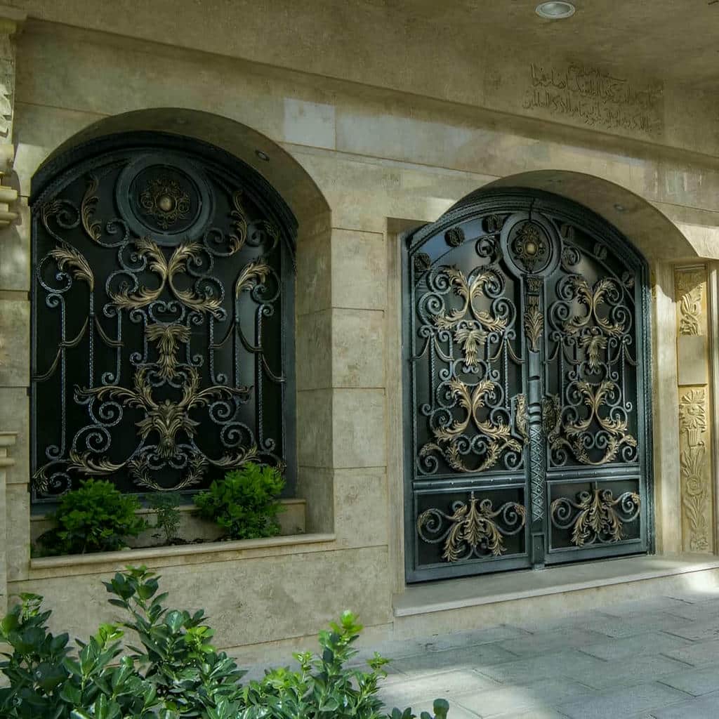 درب آهنی ساده قاب دار چند قاب با شاسی تقویت شده