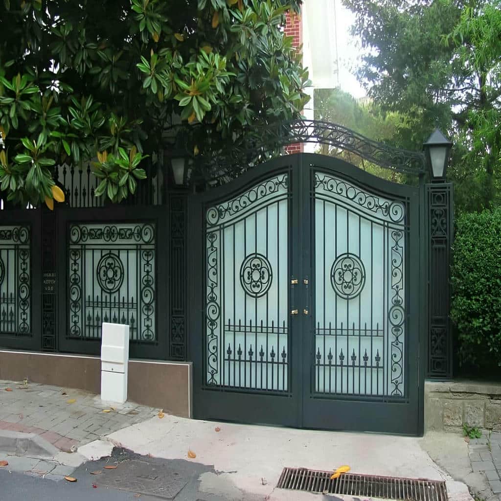 نصب درب ورودی باغ ویلایی با چهارچوب شاقول و گونیا