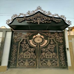 10 نمونه درب حیاط فرفورژه نمای رومی