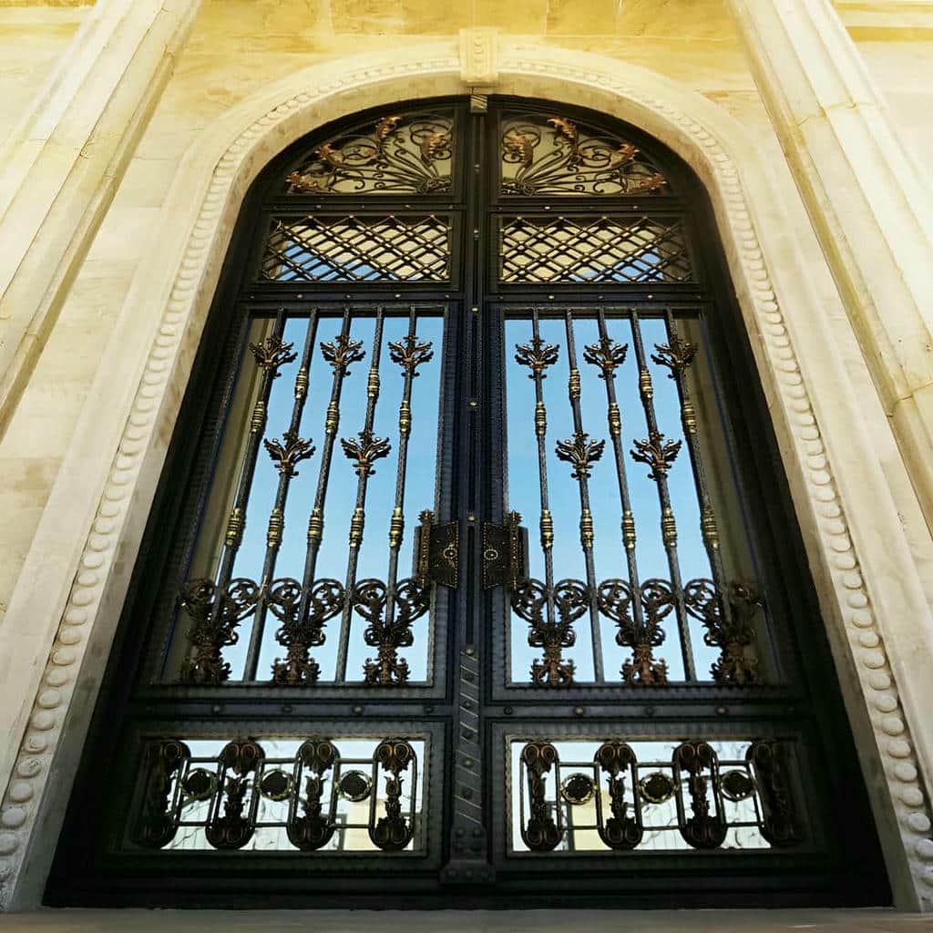 درب پارکینگ برش لیزری طرح هندسی با شبکه مربع مقاوم
