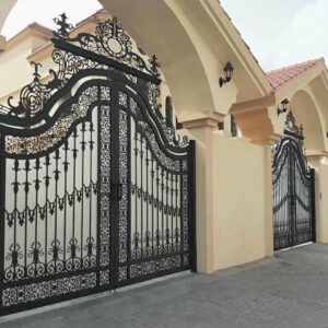 11 مدل درب پارکینگ فرفورژه نمای رومی