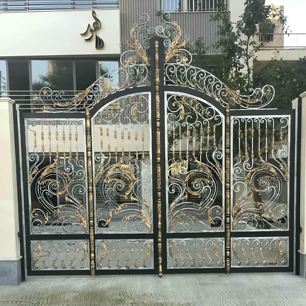 اجرای درب پارکینگ لولایی ستون دار آماده جک اتوماتیک
