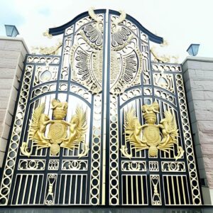 9 مدل درب پارکینگ کلاسیک کتیبه دار
