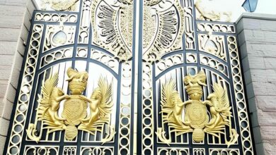 9 مدل درب پارکینگ کلاسیک کتیبه دار
