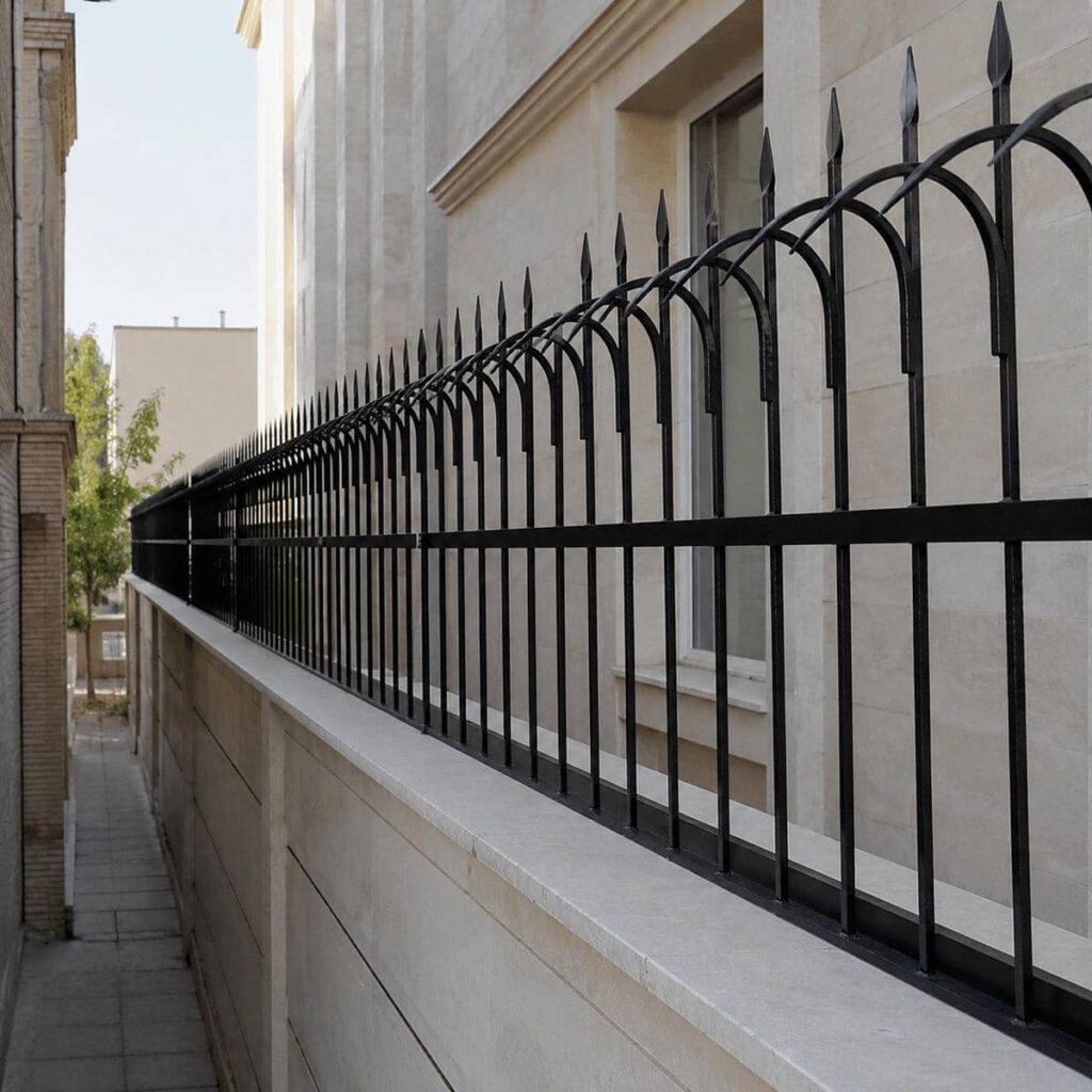 خرید حفاظ روی دیوار باغ محوطه با بررسی فنی