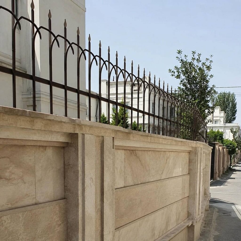 فروش حفاظ روی دیوار حیاط برای خانههای مسکونی