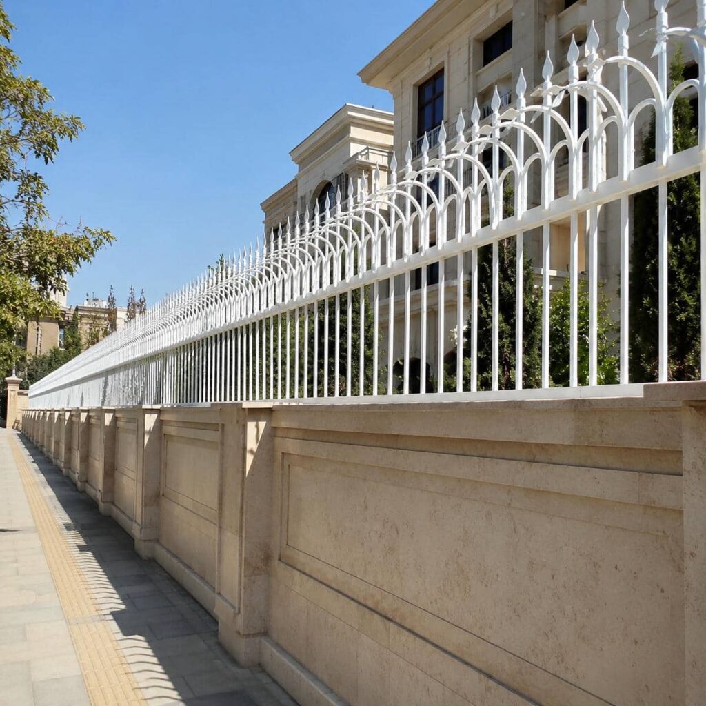 ساخت حفاظ سیم خاردار ترکیبی با پایه فلزی مقاوم