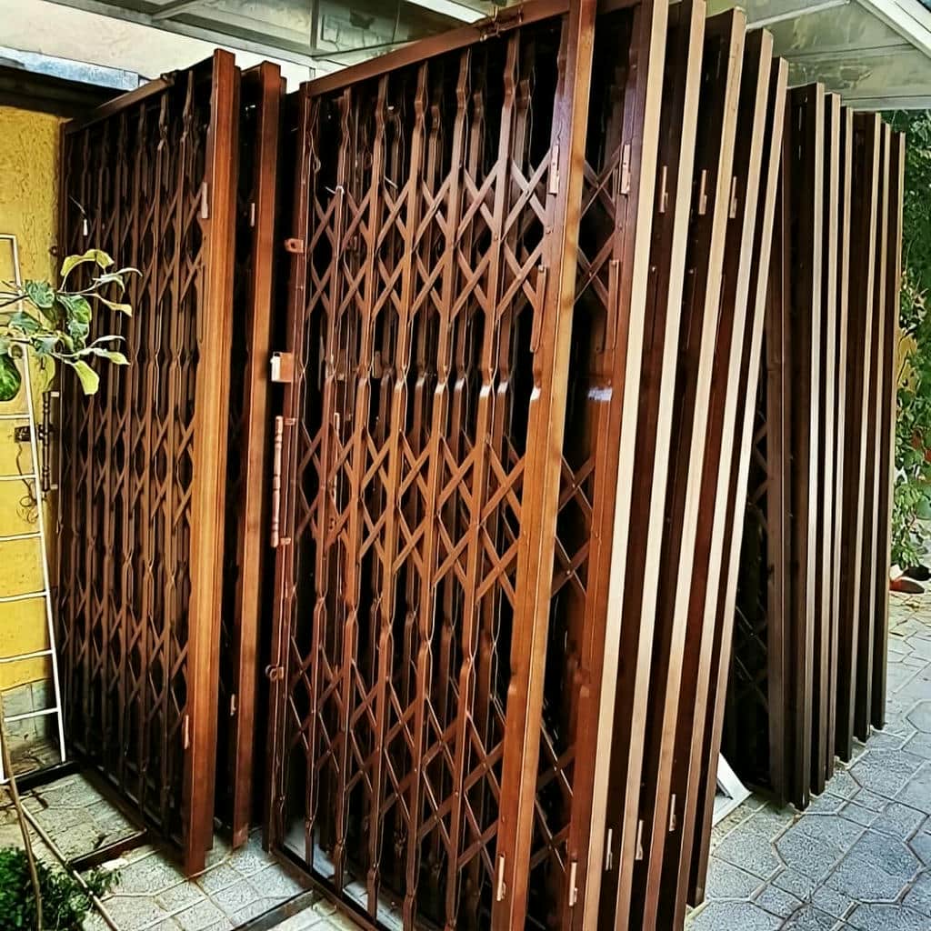 درب آکاردئونی آپارتمان مدرن