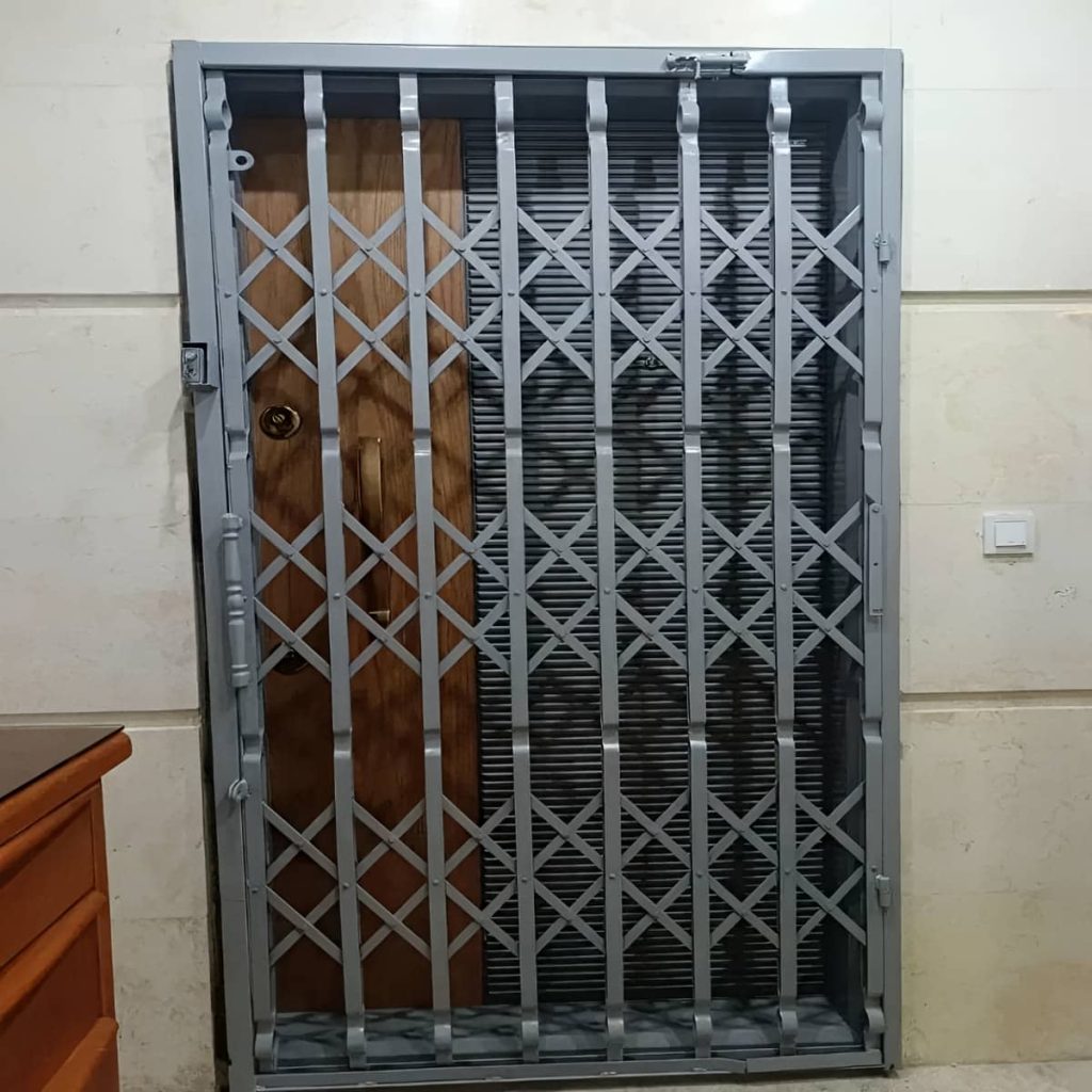 محافظ درب آپارتمان ورودی