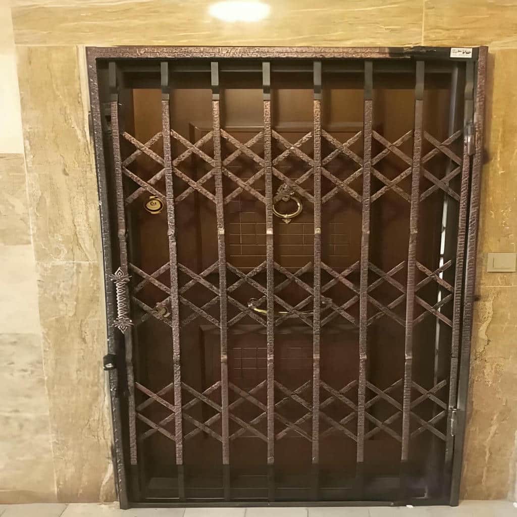 حفاظ آکاردئونی فلزی ورودی ساختمان