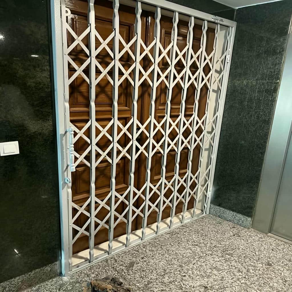 مرکز فروش حفاظ کرکره ای برای انتخاب رنگ و طرح هماهنگ با نما