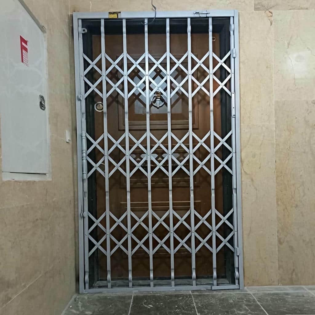 درب آکاردئونی ساختمان مسکونی