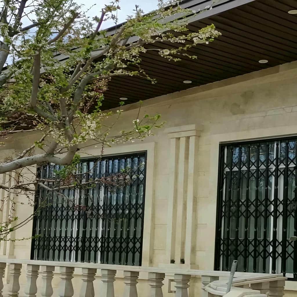 حفاظ متحرک فلزی ورودی