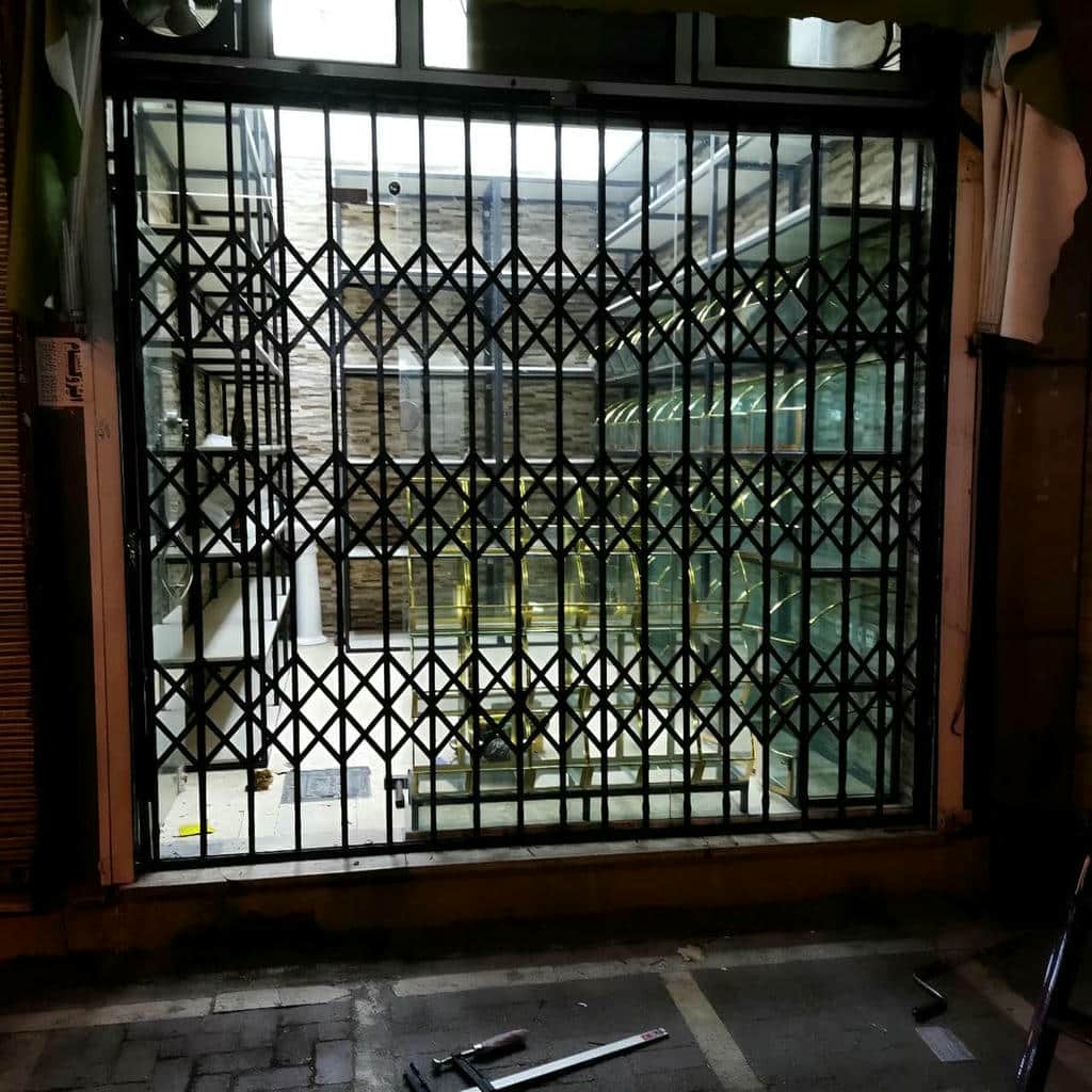 درب آکاردئونی باغ با پوشش مقاوم