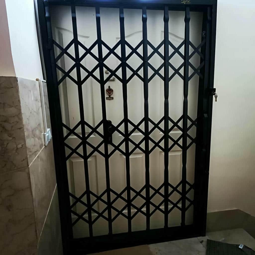 محافظ ورودی ساختمان