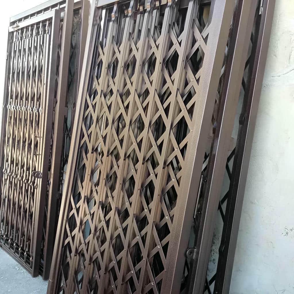 درب آکاردئونی با مدل حفاظ کشویی کاربردی