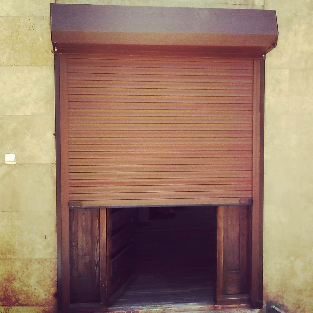 درب کرکره اتوماتیک فضای پارکینگ