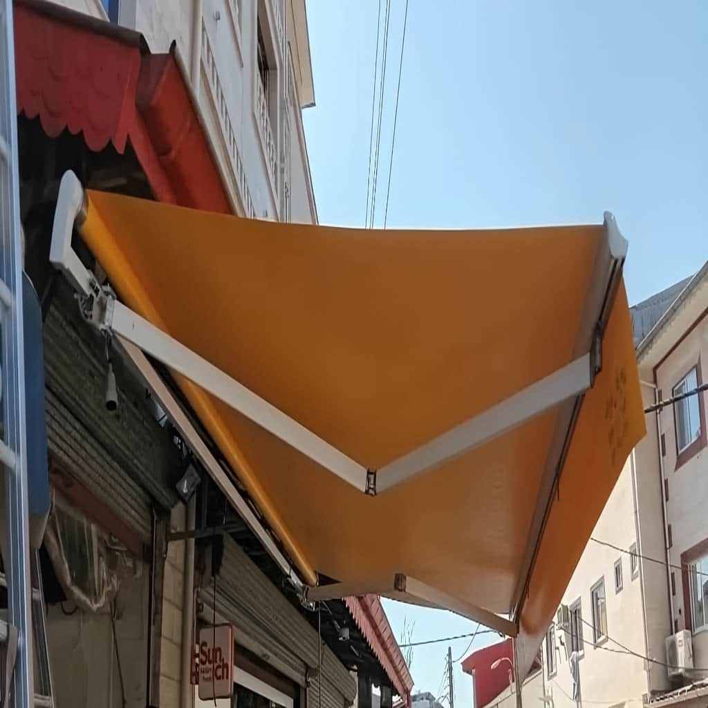 سایبان برقی بازویی