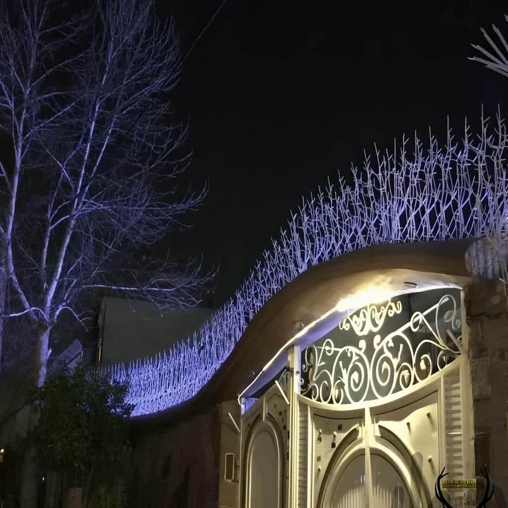 نرده حفاظ دیوار با ساختار فلزی