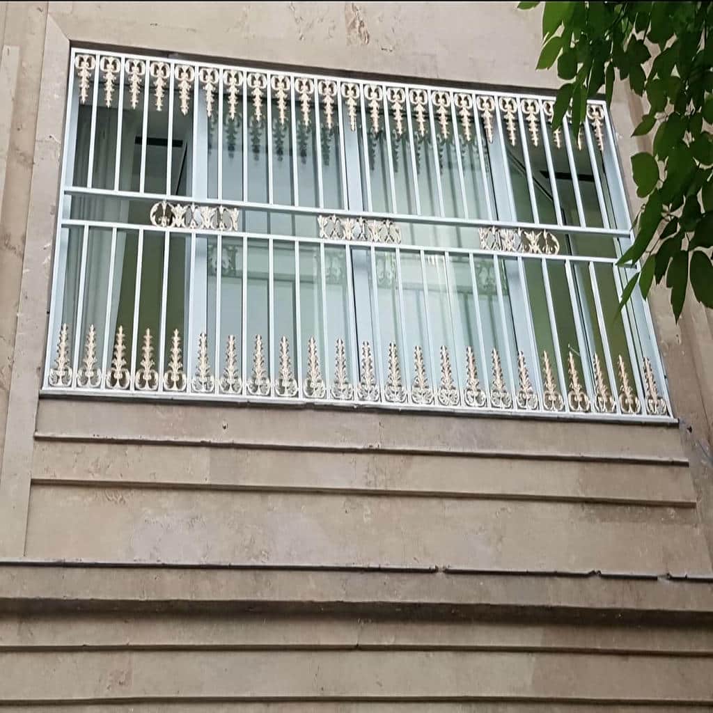 نرده پنجره فرفورژه نمای مجتمع