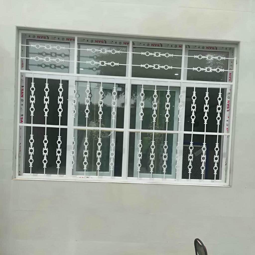 محافظ پنجره فلزی نمای کلاسیک
