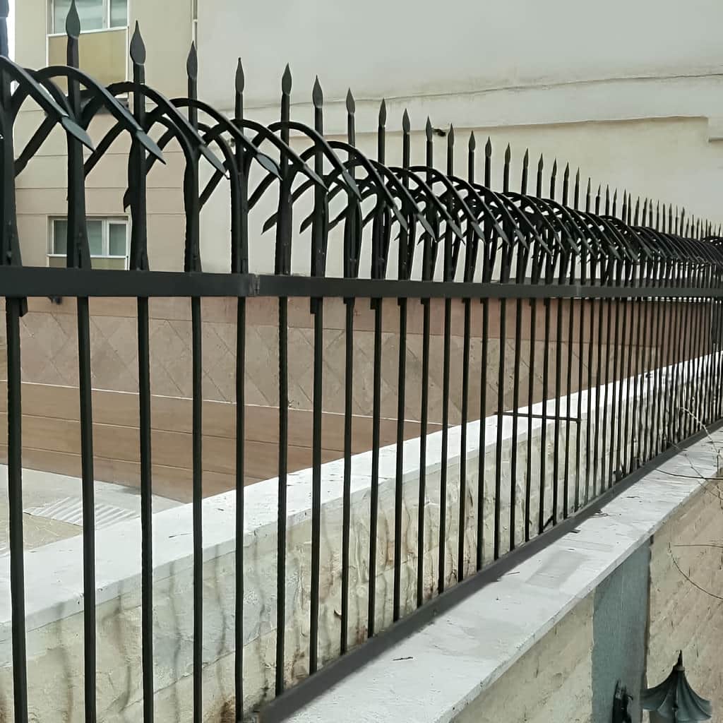 حفاظ دیوار مسکونی با طراحی عمودی حفاظ دیوار مسکونی با طراحی عمودی