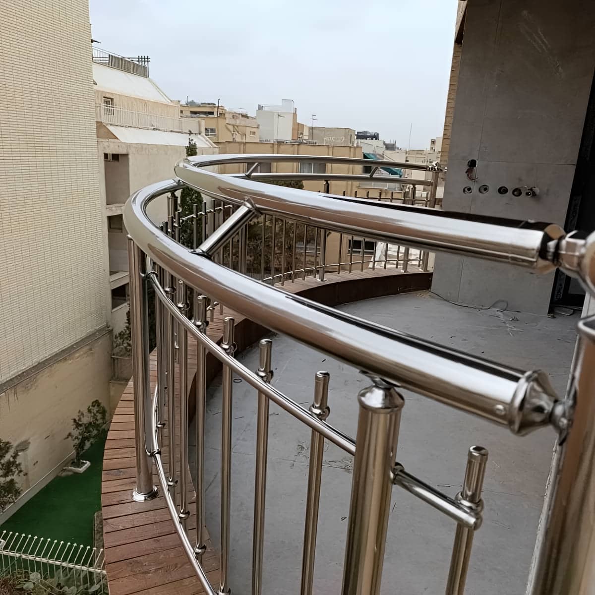 نرده پله کلاسیک چوبی داخلی مرکز عرضه نرده پله کلاسیک مناسب ضمانت، گارانتی و قرارداد نصب