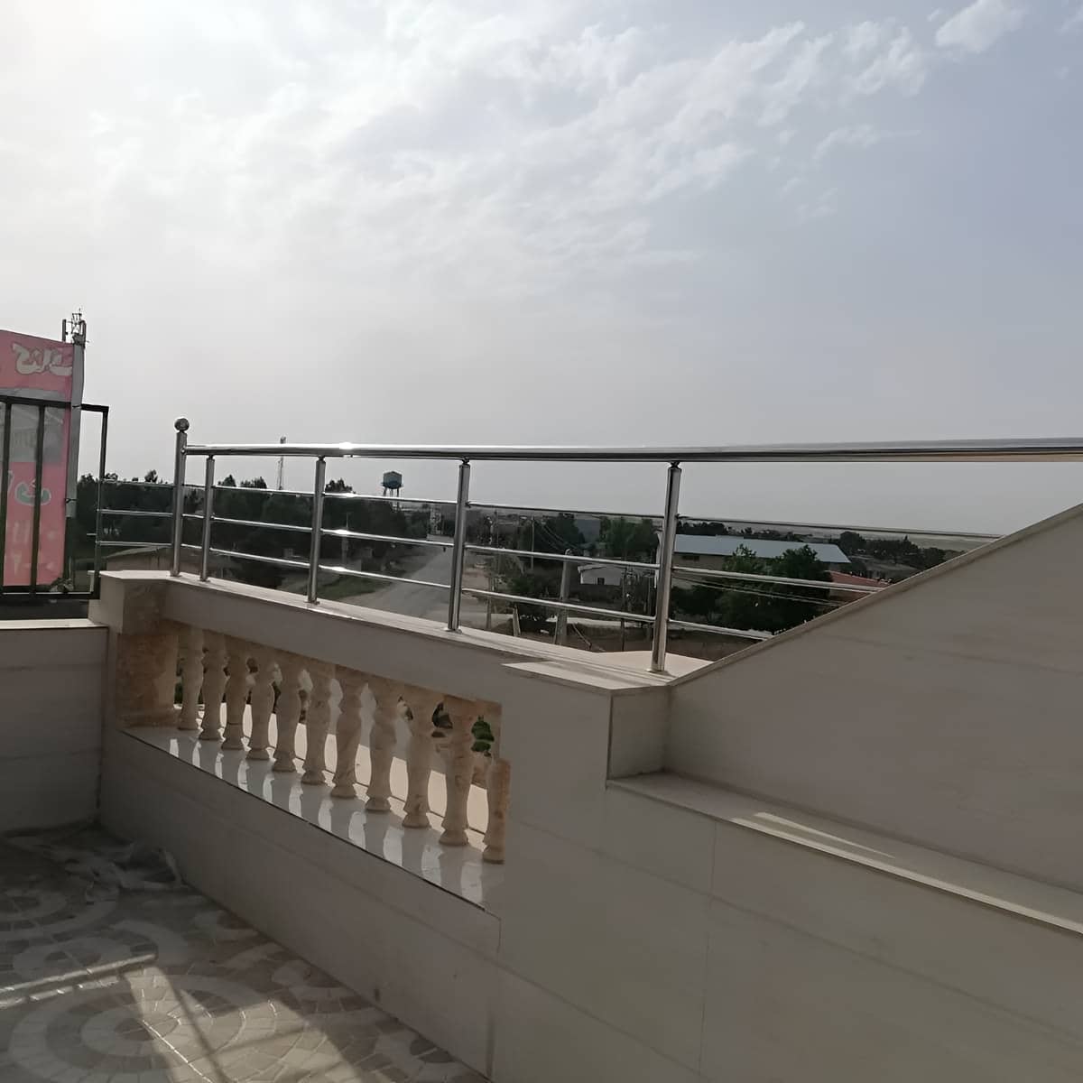 مرکز فروش و نصب نرده آلومینیومی بالکن برای افزایش امنیت ورودی