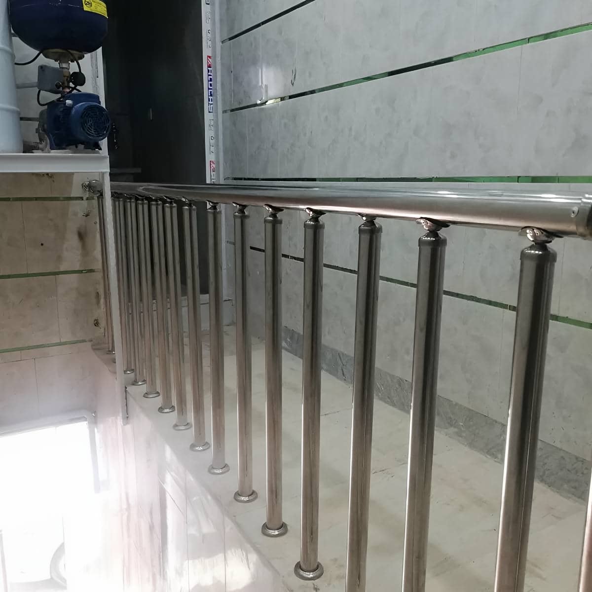 نرده کلاسیک بالکن با طراحی سنتی مرکز فروش و نصب نرده کلاسیک بالکن برای نگهداری آسان