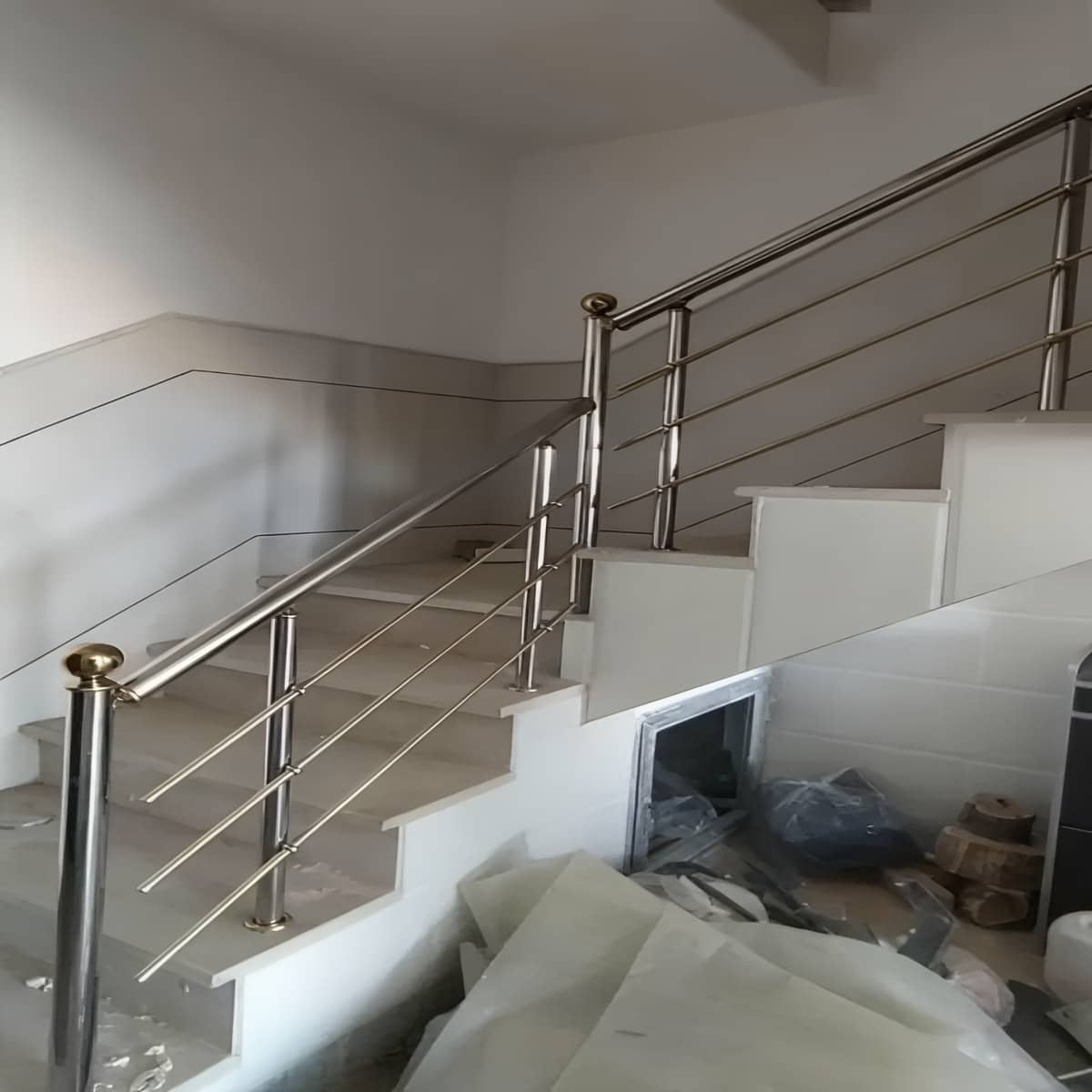 مرکز فروش و نصب نرده استیل راه پله برای افزایش امنیت ورودی