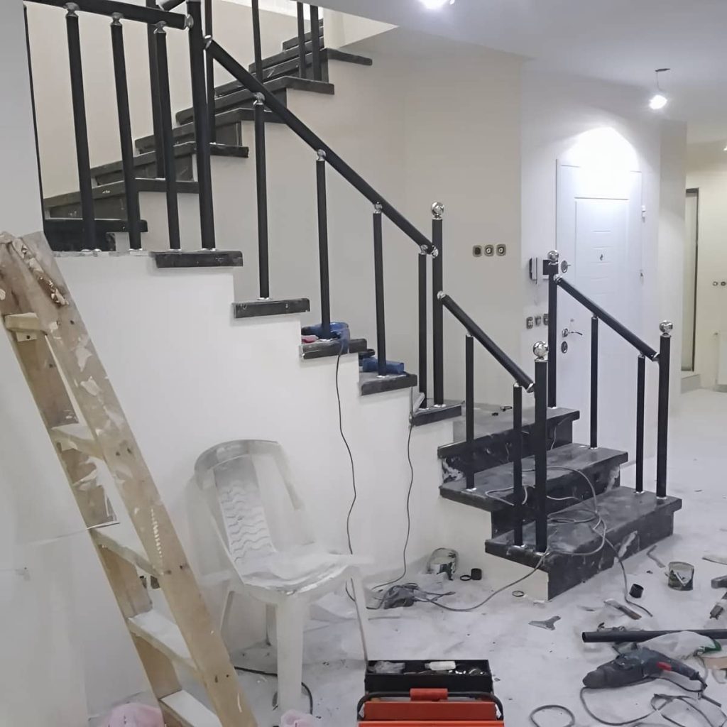 پایه فلزی نرده پله