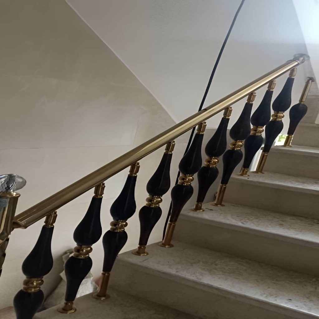نرده فرفورژه راه پله کلاسیک