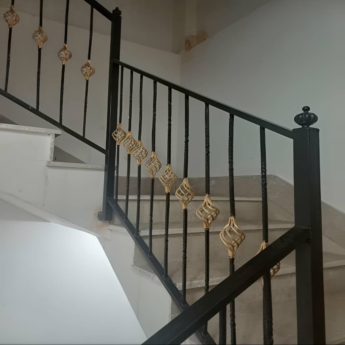 مرکز عرضه نرده بالکن آپارتمان مناسب نمای کلاسیک و فرفورژه
