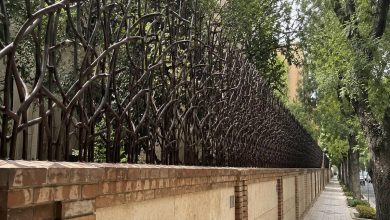نرده روی دیوار نمای کلاسیک فلزی