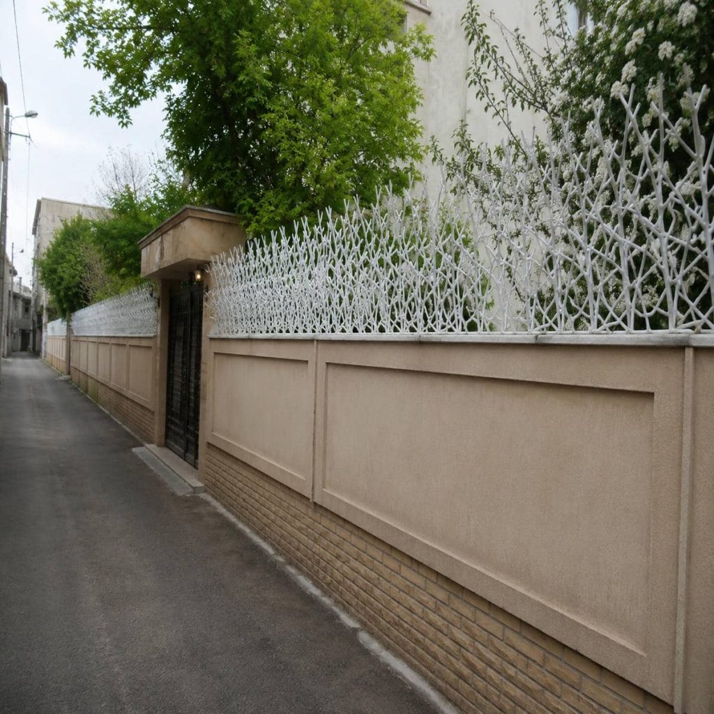 حفاظ شاخ گوزنی فلزی برای ویلای مدرن