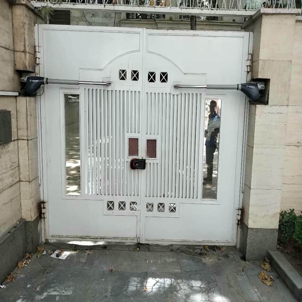 بازوی جک پارکینگ در نمای نزدیک