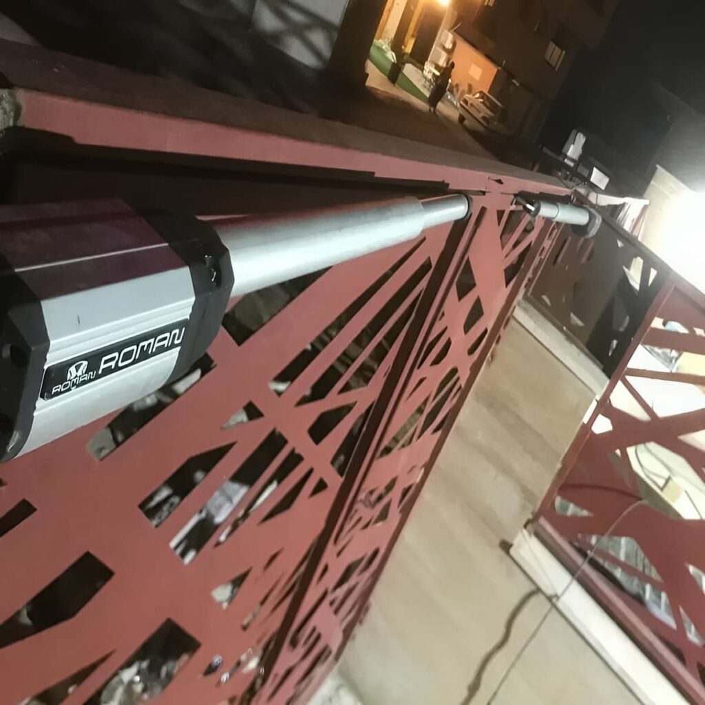 برگه ضمانت کنار جعبه موتور دربازکن