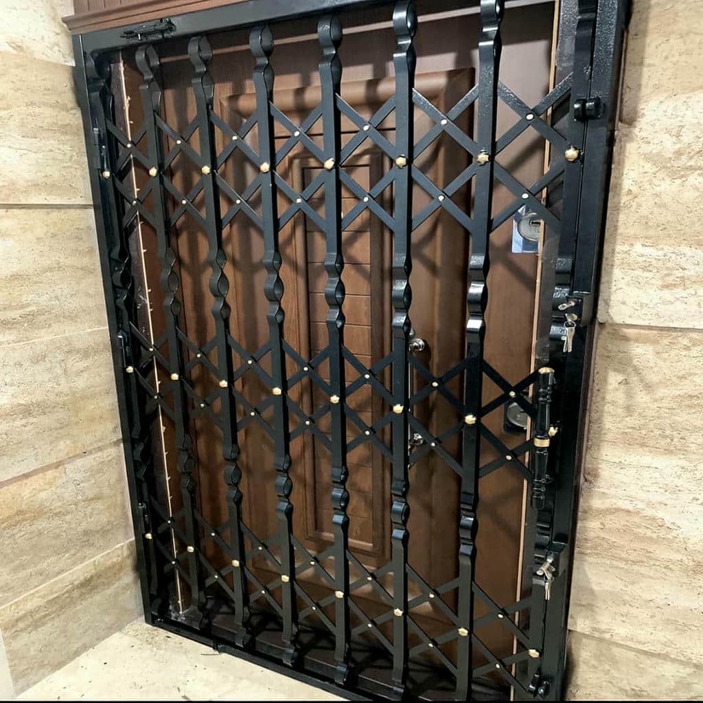 جزئیات ریل بالایی محافظ فلزی با پرداخت یکدست