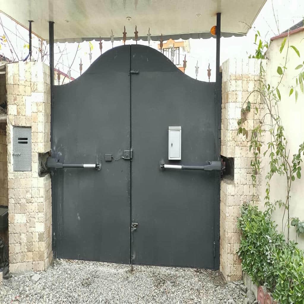 جک درب پارکینگ کنار آبروی کف رمپ