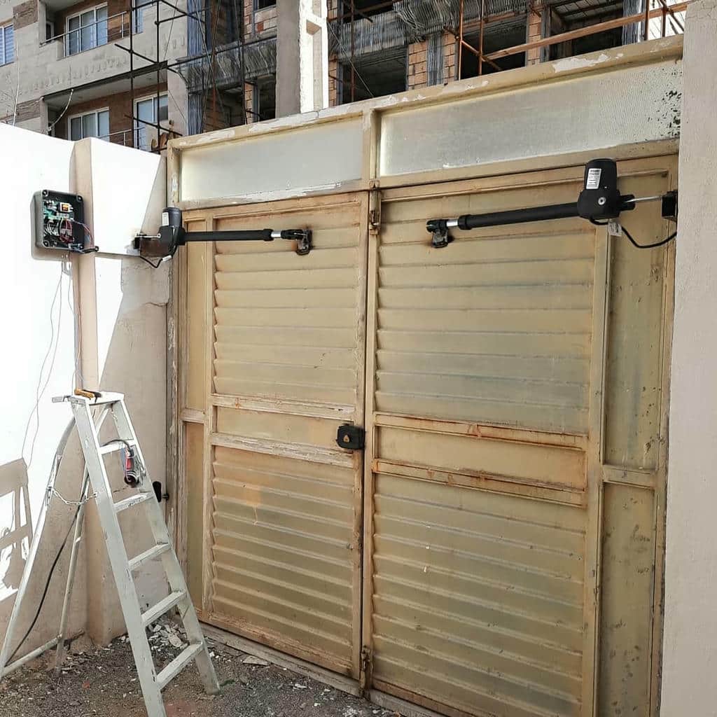 جک پارکینگی دو لنگه برای ورودی ساختمان